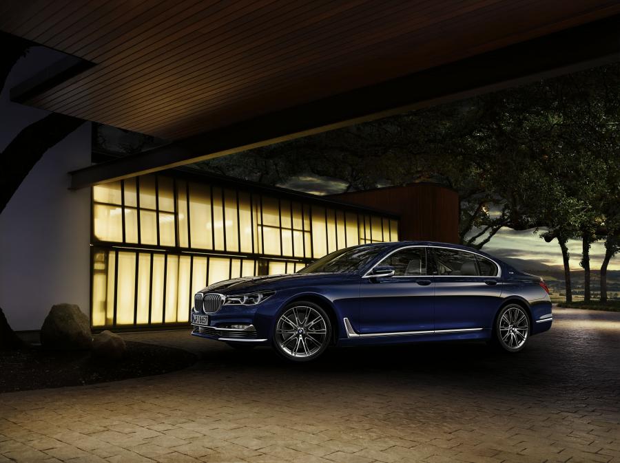  BMW 760Li xDrive V12 THE NEXT 100 YEARS (G12) 2016 года  (фото 16 из 16)